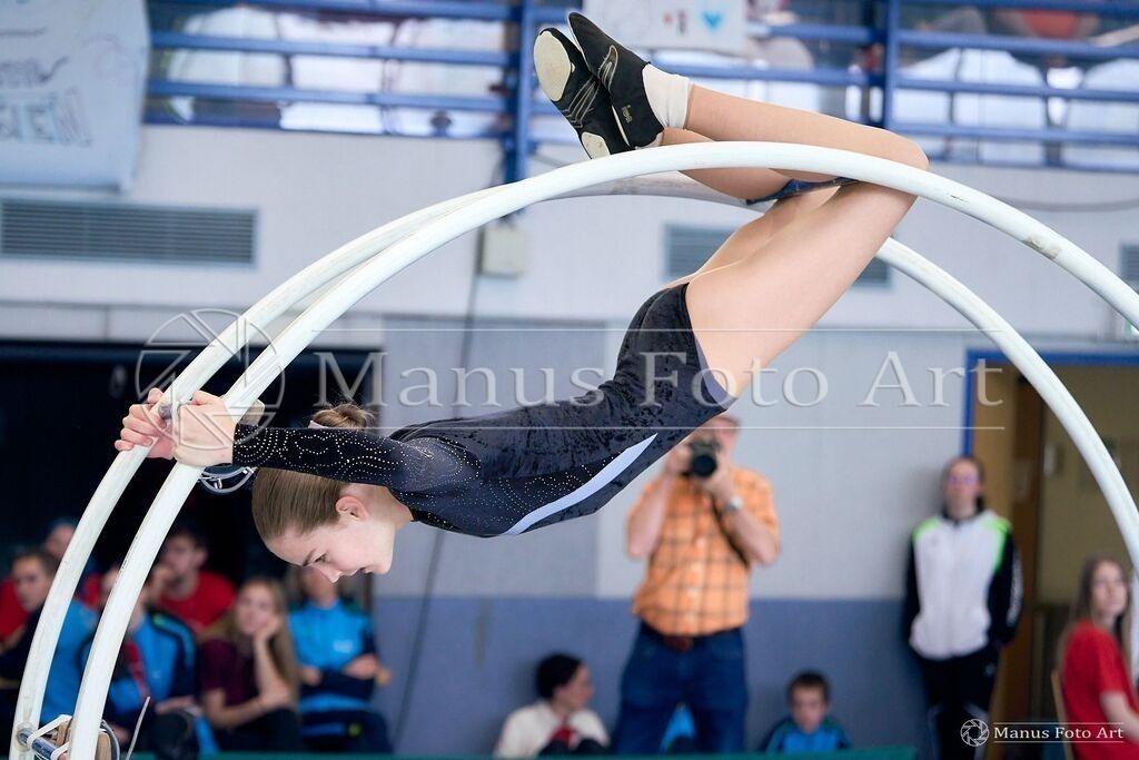 2024-06-21-B-DSC00982 | Professionelle Sportfotografie in Hamburg, Schleswig-Holstein und Niedersachsen – spezialisiert auf Rhönrad, Geräteturnen, Leistungsturnen und rhythmische Sportgymnastik. Bundesweite Begleitung von Rhönrad-Events. Jetzt Sport-Fotos - Realisiert mit Pictrs.com