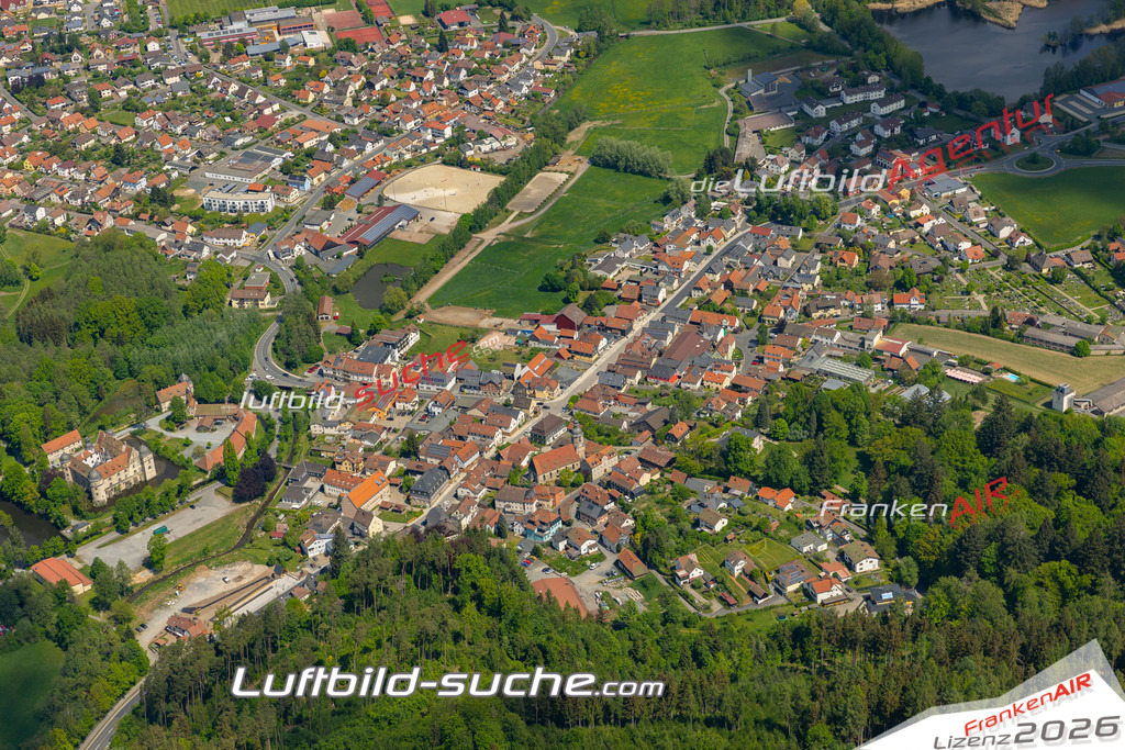 Das Luftbild der Stadt Mitwitz wurde 2022 vom Flugzeug heraus erstellt (keine Drohnen-Aufnahmen) Aufnahmehöhe ca.450 Meter- hohe Bildauflösung und Druck-Qualität. Garantiert!