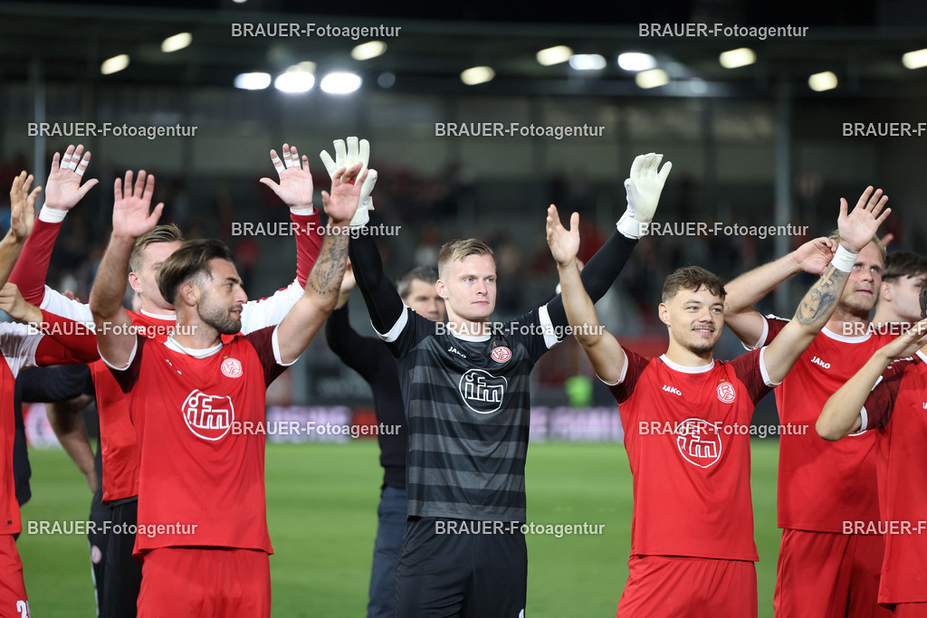 SV Wehen Wiesbaden - Rot-Weiss Essen | Wiesbaden, Deutschland, 22.08.2025XXwährend des drittliga Spiels zwischen SV Wehen Wiesbaden und Rot-Weiss Essen am 22.08.2025 in der BRITA-Arena in Wiesbaden. (Foto von Timo Bluhmki-Schmidt/Brauer Fotoagentur