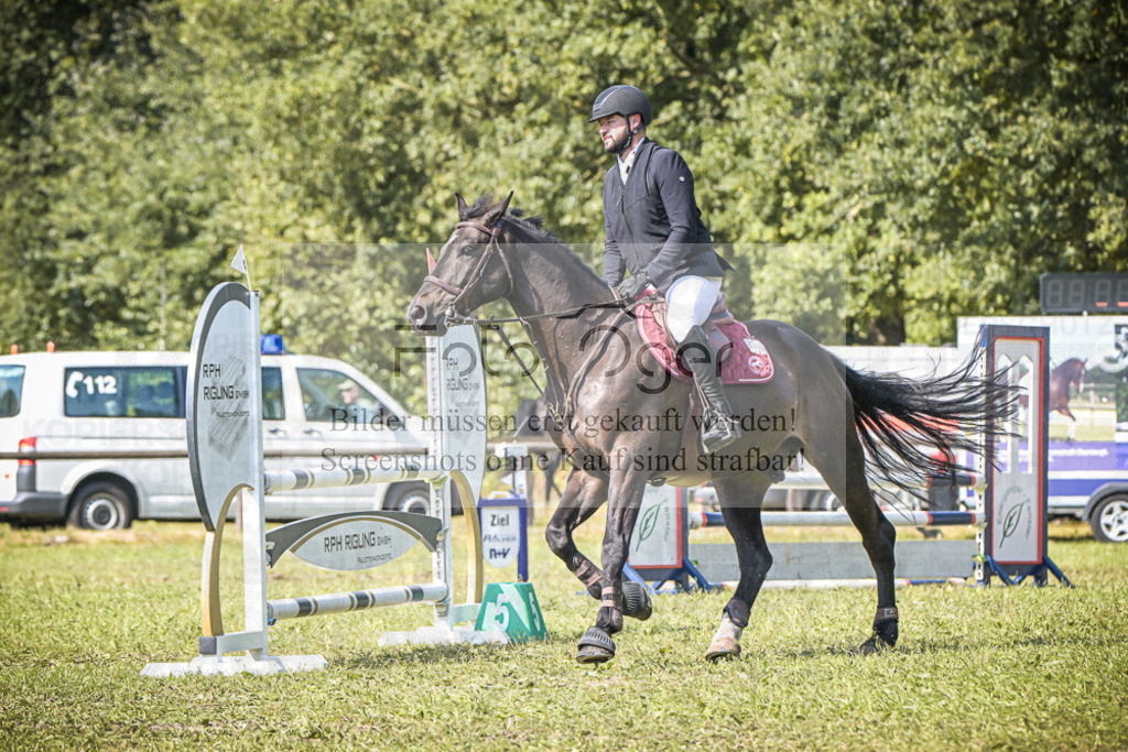 DOS_0552 | Entdecke hochwertige Reitturnierfotos von Foto Oger. Professionell, emotional und authentisch – jetzt Lieblingsmomente im Shop bestellen.Deutschlandweite Turnierfotografie. - Realisiert mit Pictrs.com