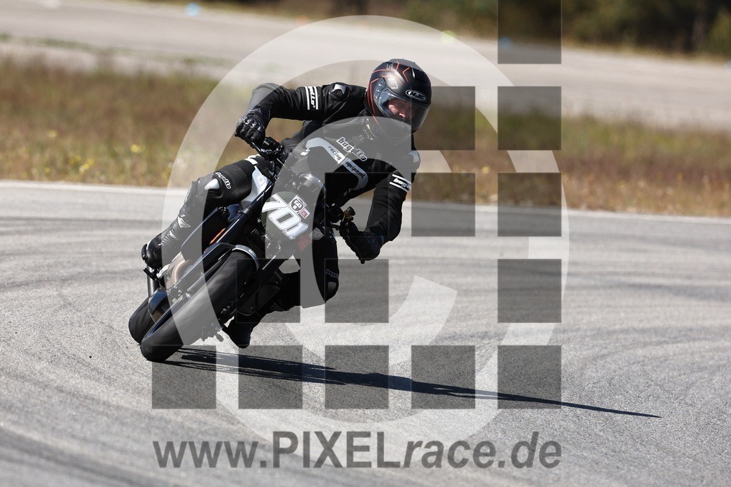 0701-20240509_03011 | Schöne Erinnerungen an spannende Momente - das festzuhalten ist unser Job. PIXELrace.de ist seit 2003 auf den Rennstrecken Europas unterwegs um die Action draußen beim Fahren und die wunderbare Stimmung imm Fahrerlager für euch einzufangen.
