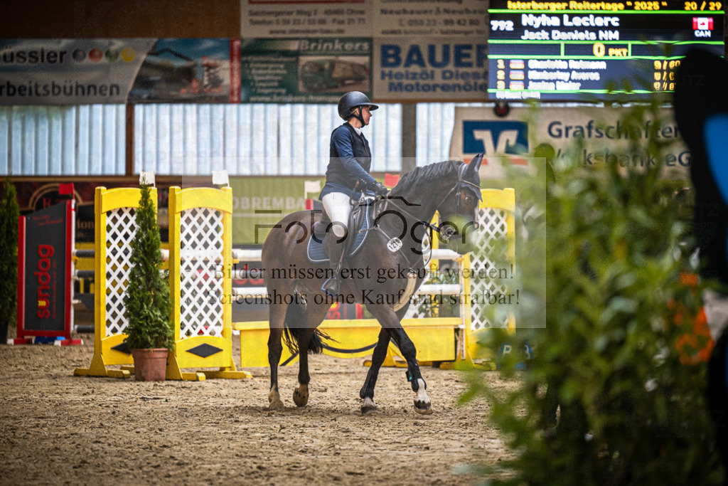 DOS_1358 | Entdecke hochwertige Reitturnierfotos von Foto Oger. Professionell, emotional und authentisch – jetzt Lieblingsmomente im Shop bestellen.Deutschlandweite Turnierfotografie. - Realisiert mit Pictrs.com