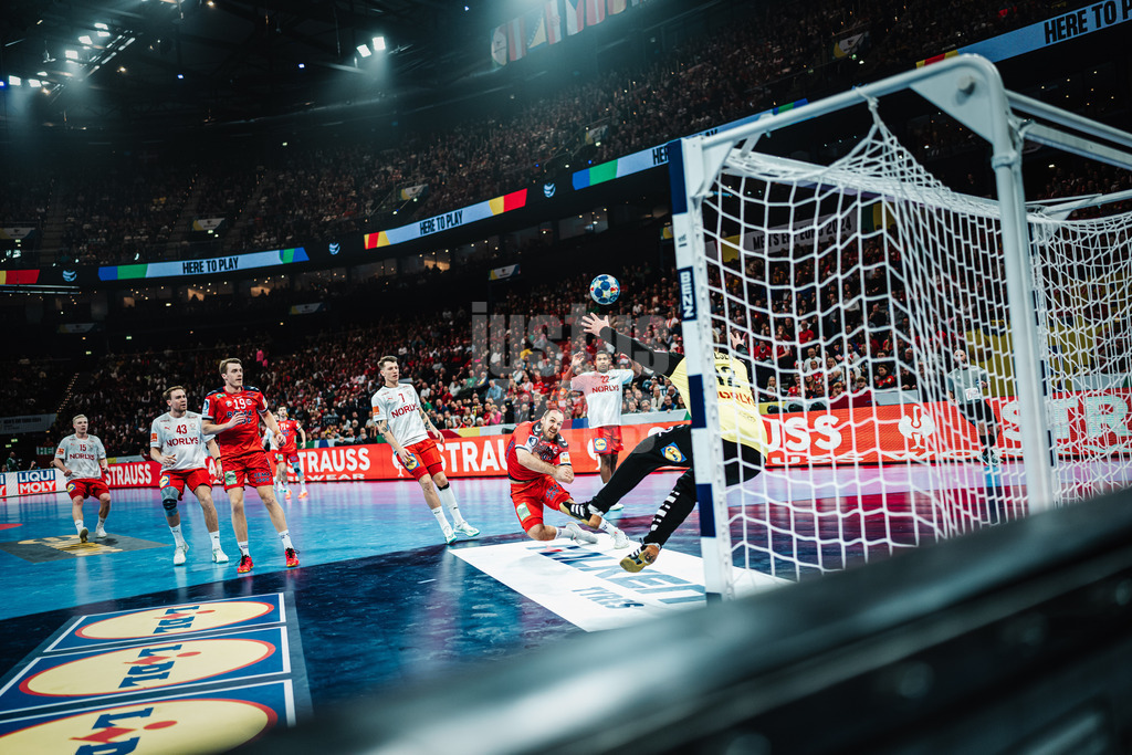 Handball | Herren | EHF EURO 2024 | European Championshop Men 2024 Final Tournament | Norwegen vs. Dänemark | 21.01.2024 | Christian O'Sullivan (#24, Norwegen, NOR) wirft aufs Tor