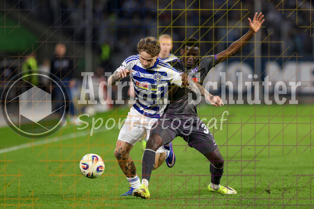 07.04.2026, GER, Fussball, Herren, 3. Liga, Saison 2025/2026, MSV Duisburg - VfL Osnabrück | Niklas Jessen (MSV Duisburg) und Ismail Badjie (Osnabrück) im Kampf um den Ball 