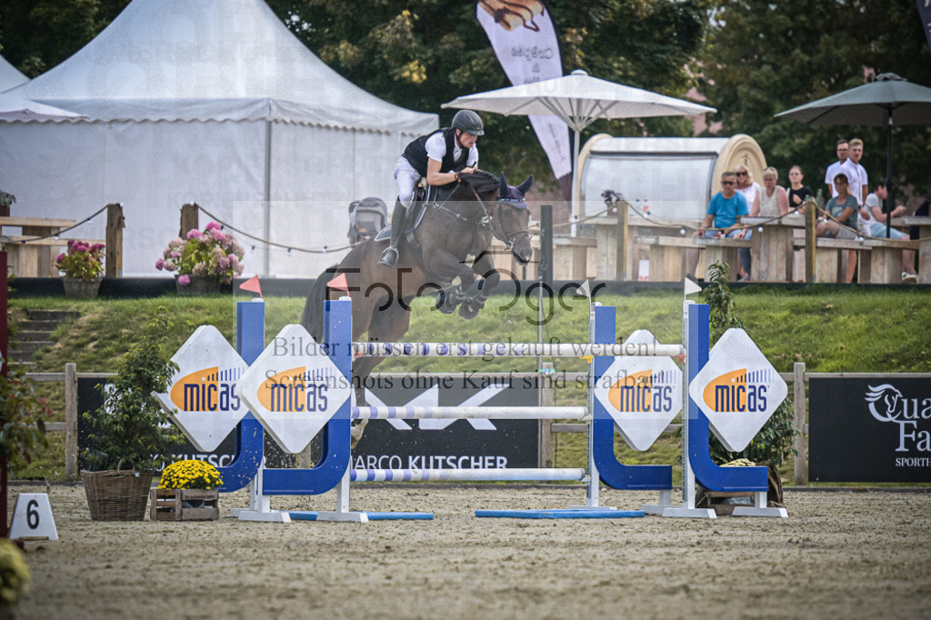 DOS_2213 | Entdecke hochwertige Reitturnierfotos von Foto Oger. Professionell, emotional und authentisch – jetzt Lieblingsmomente im Shop bestellen.Deutschlandweite Turnierfotografie. - Realisiert mit Pictrs.com
