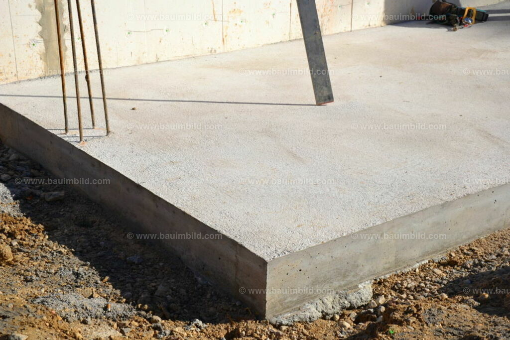 bib-lg04-betonarbeiten-0453 | Nach LV-Leistungsgruppen sortierte Detailfotos über den Bau eines Hauses. Alle Hausbau-Bilder direkt vom Urheber und Autor der Website Haus-Selber-Bauen.com