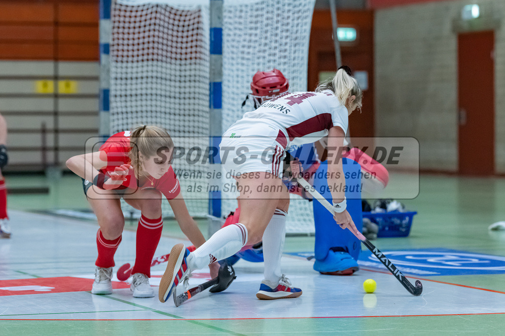 HK_20230122_103095 | 1. Bundesliga ( Halle ) Damen Crefelder HTC - Rot-Weiss Köln am 22.1.2023 Crefelder HTC  ( CHTC ) Halle Glockenspitz , Krefeld , Reuten Katharina ( Rot-Weiss Köln #14 )