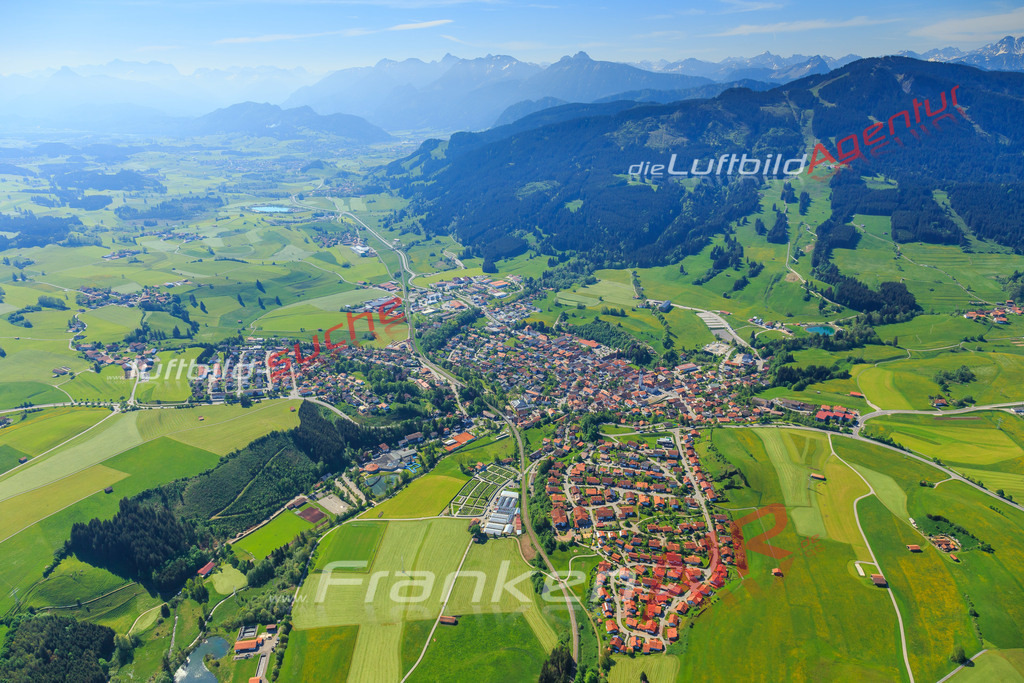 Luftbild von  Nesselwang - Luftaufnahme wurde 2015 von https://frankenair.de mittels Flugzeug (keine Drohne) erstellt - die Geschenkidee