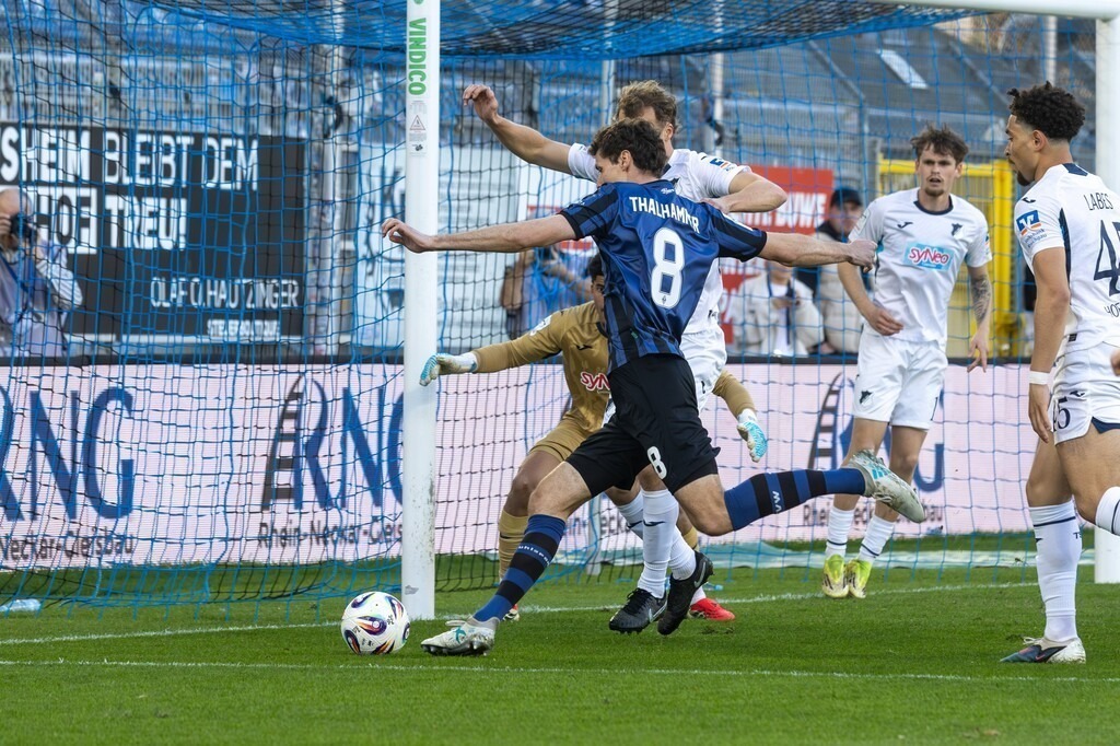 Fußball 3. Liga, Saison 2025/26, 32. Spieltag: Waldhof Mannheim gegen TSG Hoffenheim II | Fußball 3. Liga, Saison 2025/26, 32. Spieltag: Waldhof Mannheim gegen TSG Hoffenheim II***Maximilian Thalhammer (8, Mannheim) mit einer guten Torchance - Realisiert mit Pictrs.com