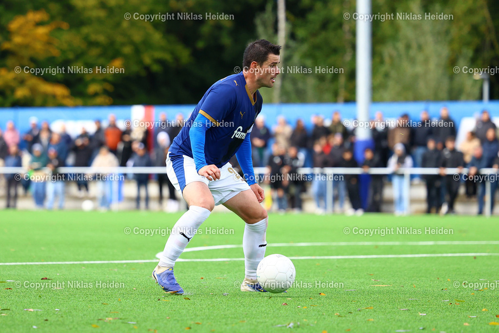 NH_HolsteinKielU23_InterTürksporKiel_FlensOberliga_05102025 | #24 Malte Christoph Petersen (Holstein Kiel U23)Fußball I Herren I Flens Oberliga I Saison 2025-2026  I 11. Spieltag I Holstein Kiel U23 - Inter Türkspor Kiel I 05.10.2025 I Citti-Fußball-Park