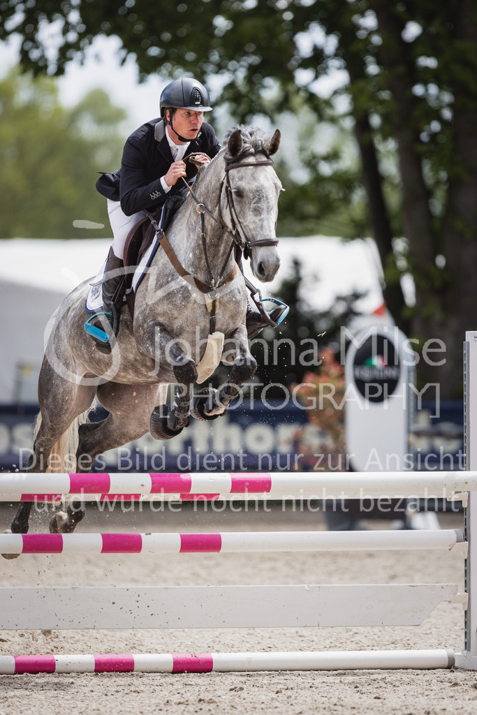 230516_Mühlen_03SprPf-A-393 | Deine schönsten Turniermomente als professionelle Fotos! Entdecke hochwertige Pferdesport-Fotografie im Online-Shop. Jetzt Fotos finden & bestellen!