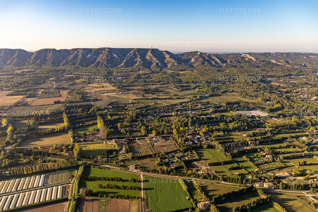 Aerial view: Massif des Alpilles, Château Romanin in the district Les Écarts in Saint-Rémy-de-Provence in the state Bouches du Rhone, France.Photo: IMG_129618.jpg taken on 09/23/2021 by Werner Riehm/FLY-FOTO.comResolution of the original: 5472 x 3648 px