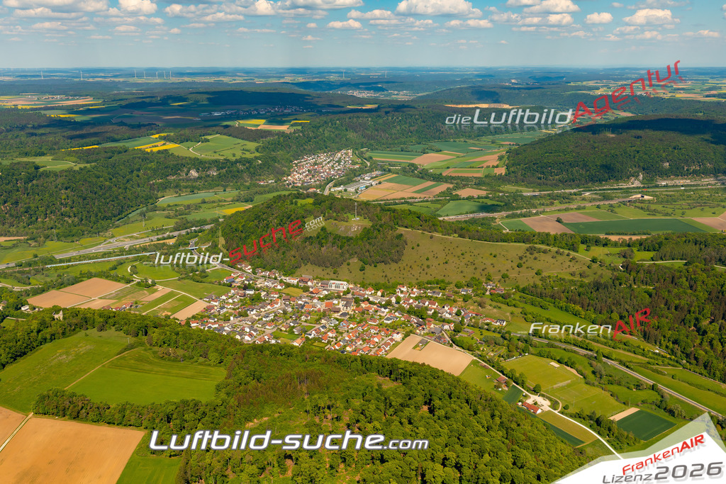 Das Luftbild zeigt : Enkering Kinding - Die Luftaufnahme wurde 2024 vom UL-Flugzeug aus erstellt ( keine Drohne ) - Hochauflösende Luftaufnahme - Für grossformatige Ausdrucke geeignet. Die Geschenkidee !Mit Lizenz und Bildrechte bestellbar