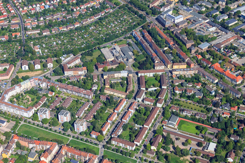 Luftbild: Stadtteil zwischen Hertz- und Seldeneckstr im Ortsteil Mühlburg in Karlsruhe im Bundesland Baden-Württemberg in Deutschland. Foto: IMG_32138.jpg vom 20.08.2010 durch Werner Riehm/FLY-FOTO.de