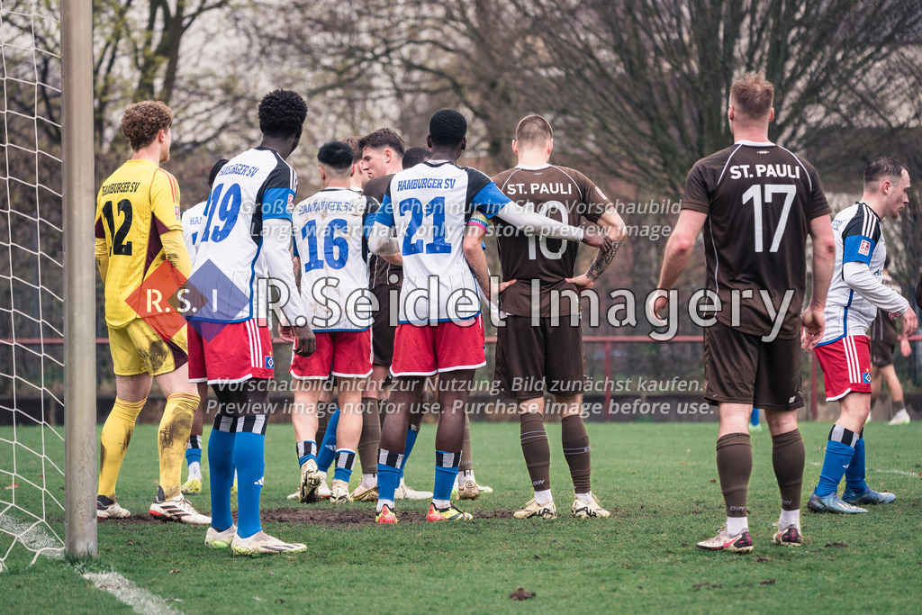 RS-1-035170 | Hannes Steffen Hermann (#12, HSV II, Torwart), Kevin Jendrzej (#19, FCSP, Torwart), Milad Nejad Haji Lor (#16, HSV II), Emil Coster Joost Staugaard (#31, FCSP), Elijah Krahn (#21, HSV II), Julian Ulbricht (#10, FCSP, Teamkapitän), Johann Magnus Kilian Ludwig von Knebel Doeberitz (#17, FCSP)