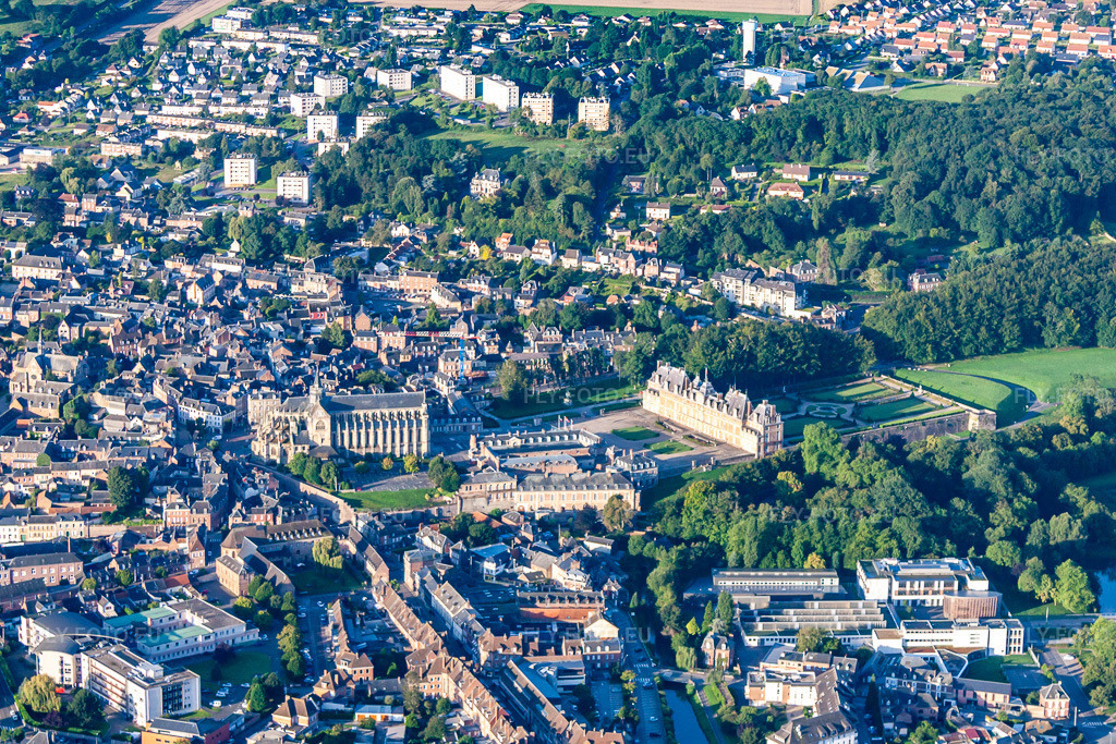 Vue aérienne: Parc du château du château Eu en Normandie à Eu dans le département Seine-Maritime, France – .Photo: IMG_70766.jpg prise le 24/08/2014 par Werner Riehm/FLY-FOTO.eu – Résolution de l'original: 4389 x 2926 px