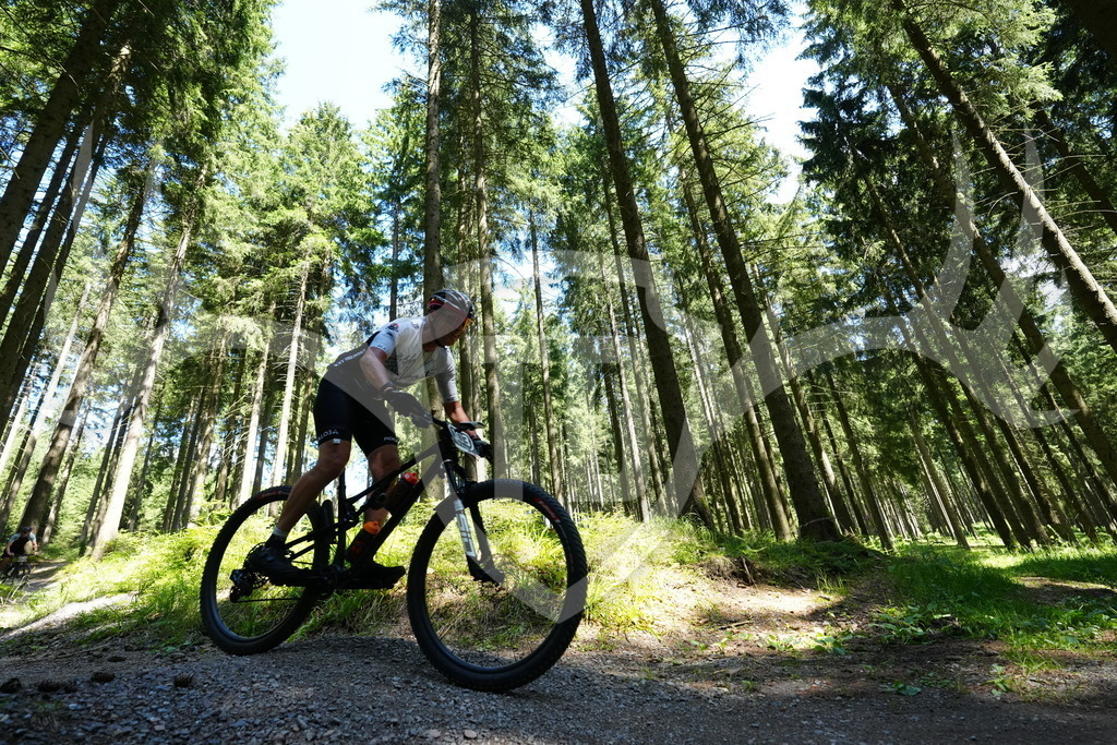 FC100894 | Fotogalerie der Treibjagd im Dunkelwald - Dein MTB Etappenrennen im Erzgebirge - Realisiert mit Pictrs.com