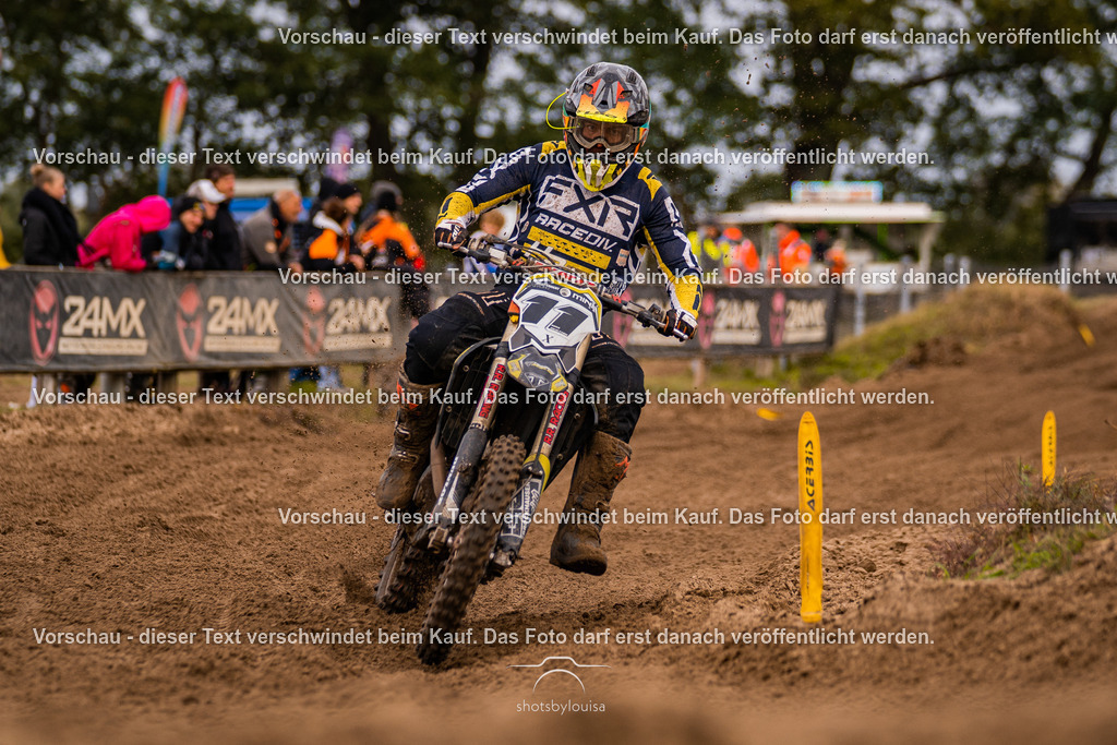10_05_Dreetz-4137 | Sportfotografin aus Berlin-Brandenburg mit Fokus auf Motocross. Ich halte deine sportliche Leistung und echte Emotionen auf und neben der Strecke professionell fest. Entdecke die Fotos von deinem Rennen und bestelle sie direkt hier im Shop.