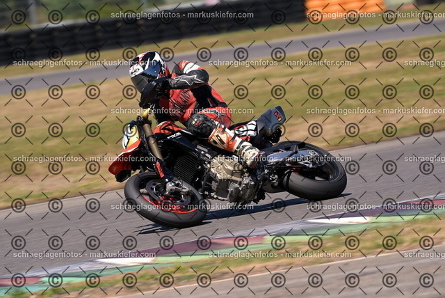26bt04-2112 | markuskiefer.com - Realisiert mit Pictrs.com
