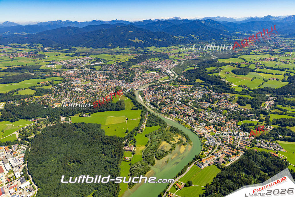 Aktuelles Luftbild von  Bad Tölz - Die Luftaufnahme wurde 2022 mittels UL-Flugzeug erstellt ( keine Drohne ) - hochauflösende Kamera-Systeme von  Canon -Beste Qualität - Für grossformatige Ausdrucke geeignet. Die Geschenkidee !