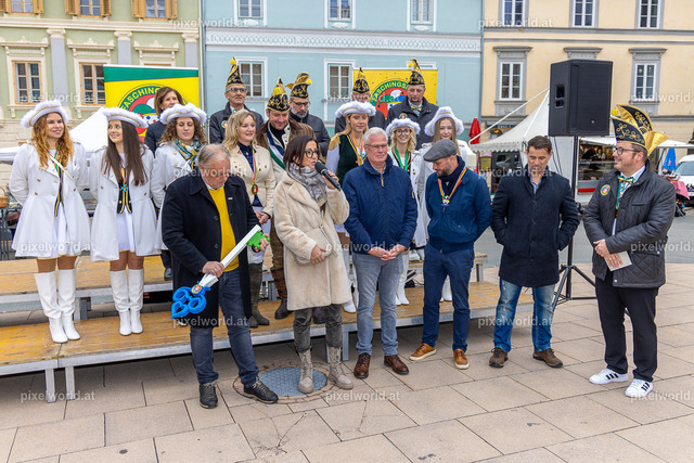 Faschingswecken am Hauptplatz | Bildershop von pixelworld.at - Realisiert mit Pictrs.com