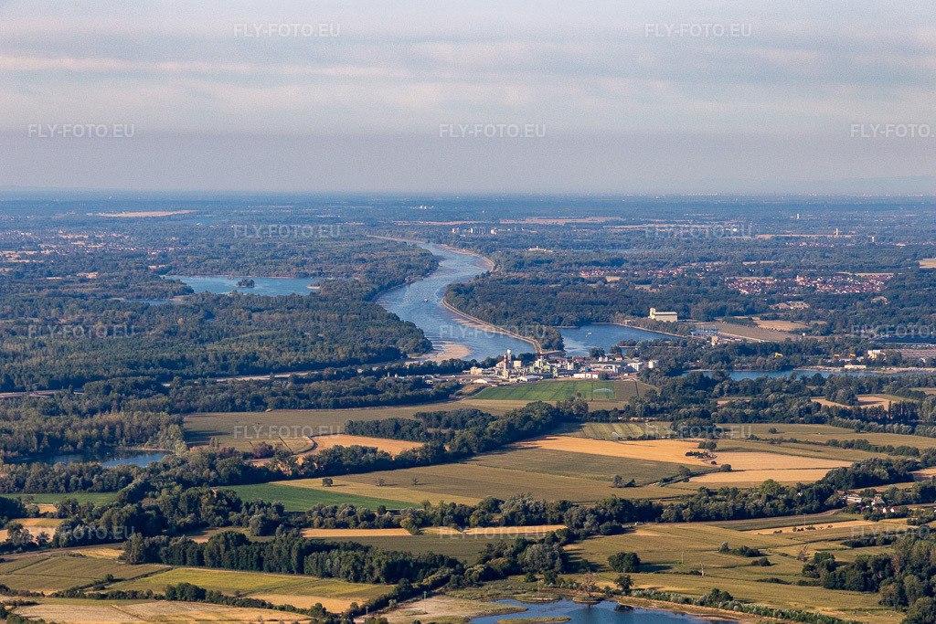 Vue aérienne: Additifs pour huile DOW SAS et Evonik à Lauterbourg dans le département Bas Rhin, France. Photo: IMG_133788.jpg prise le 14/08/2022 par Werner Riehm/FLY-FOTO.euRésolution de l'original: 5201 x 3467 pxDOW-FRANCE-S-A-S.LANY.IO