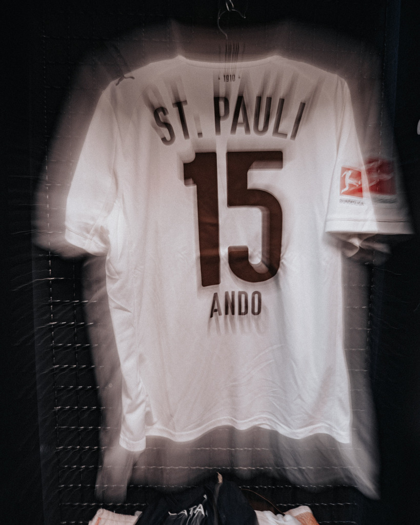 HEV06659 | Der offizielle Shop für FC St. Pauli Fotos. Wähle aus Spielszenen & Fanmomenten dein FCSP Wunschformat. Wir liefern Millerntor-Atmosphäre.