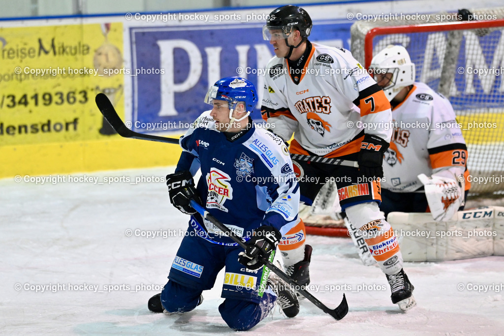 ESC SOCCERZONE STEINDORF vs. USC Piraten Velden  | #77 Wuntschek Manuel ESC Steindorf, #7 DeSantis Jason USC Velden, ESC SOCCERZONE STEINDORF vs. USC Piraten Velden , ESC SOCCERZONE STEINDORF vs. USC Piraten Velden  am 15.02.2025 in Steindorf (Ossiachersee Halle), Austria, (Photo by Bernd Stefan)