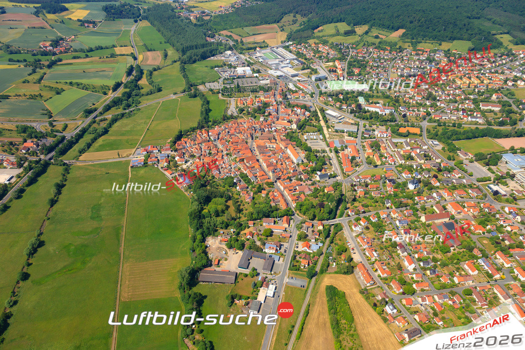 Die Luftaufnahme der Stadt Ebern wurde vom UL-Flugzeug heraus erstellt ( keine Drohne )- hohe Auflösung für beste Qualität