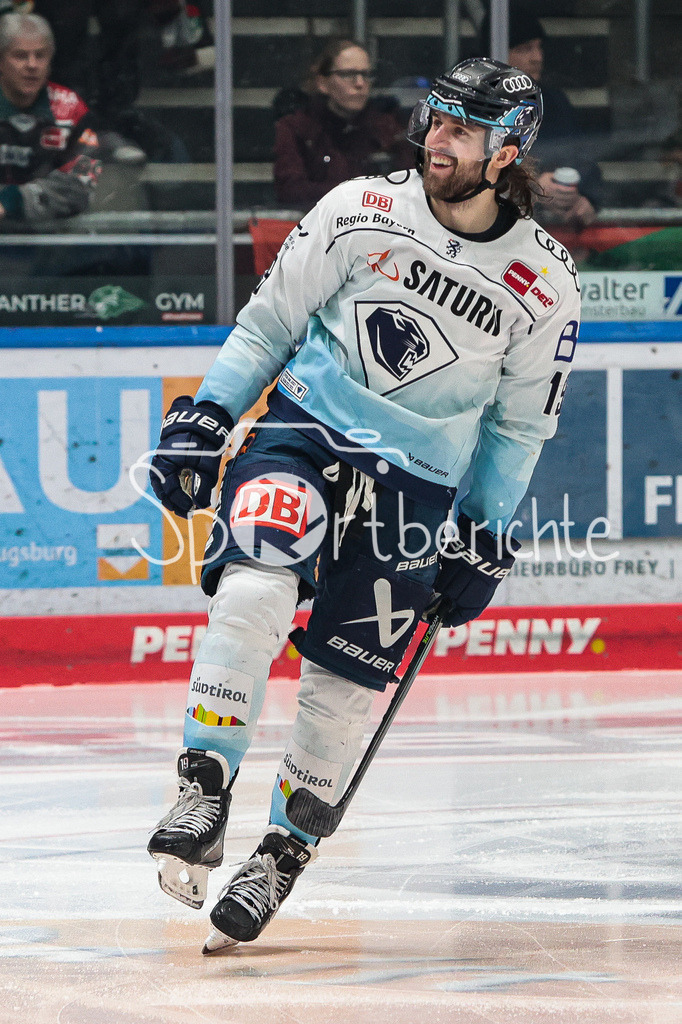 Augsburger Panther - ERC Ingolstadt | Wojciech STACHOWIAK (ING #19) freut sich ueber seinen Treffer zum 0-2