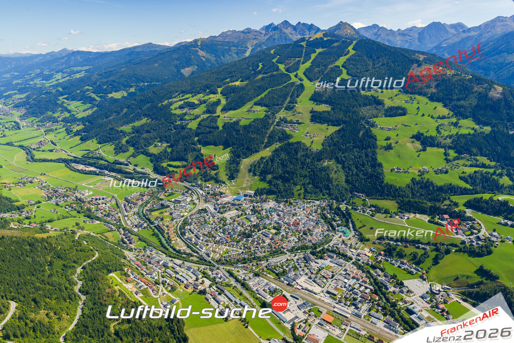 Luftaufnahme von  Schladming - Die Luftaufnahme wurde 2025 vom UL-Flugzeug heraus erstellt ( keine Drohne ) - Hochauflösende Luftaufnahme - für professionelle Ausdrucke geeignet. Die Geschenkidee !Mit Lizenz und Bildrechte bestellbar