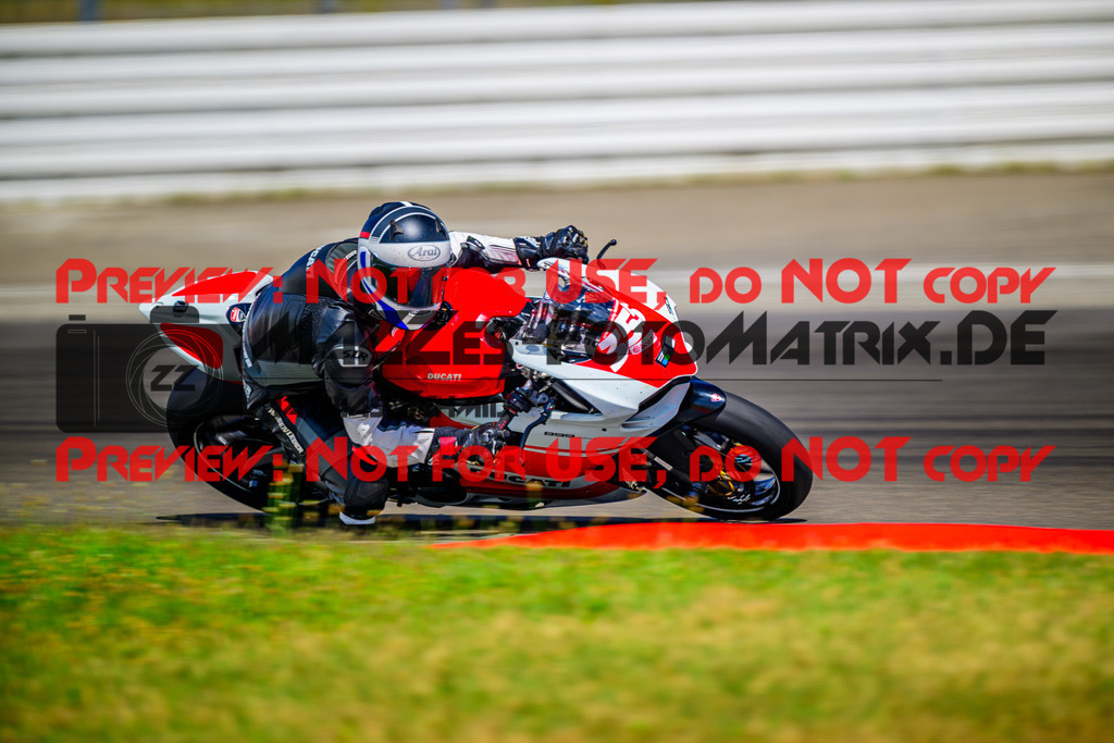 MaZZes_Fotomatrix_20250628_6007705_2105 | WEISS