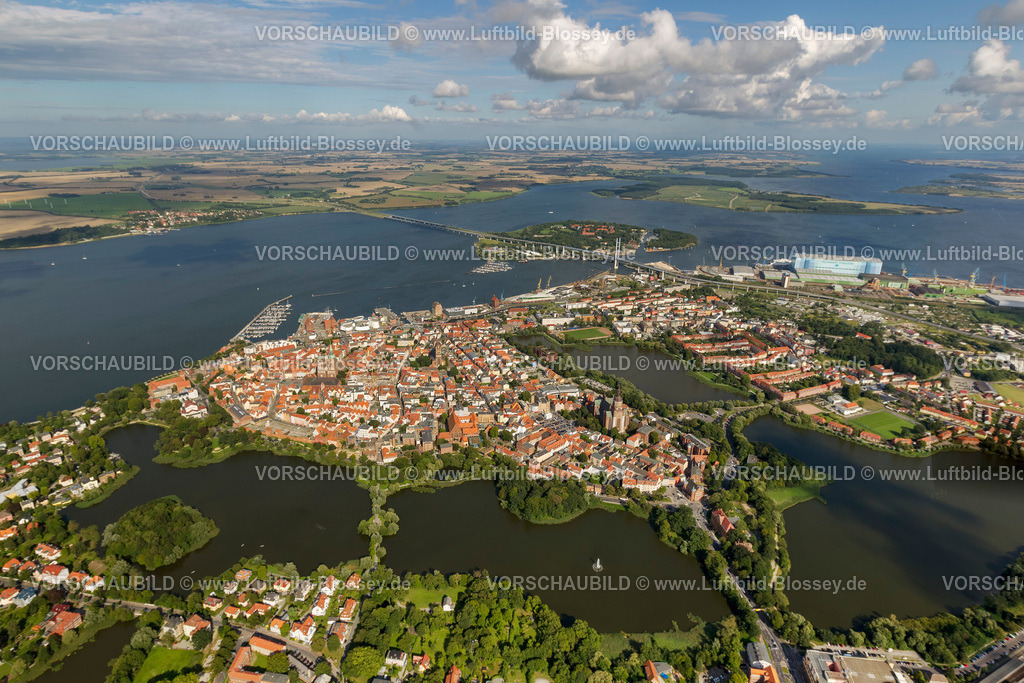 Stralsund12082078 | Stralsund, mit der von Wasser umgebenen Altstadtinsel am Strelasund,  Stralsund, Ostsee, Mecklenburg-Vorpommern, Deutschland, Europa