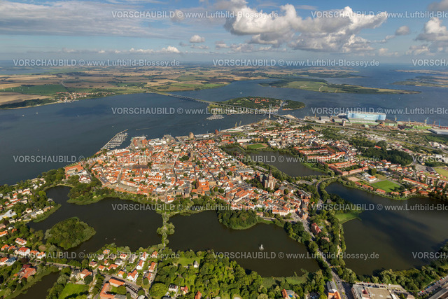 Stralsund12082078 | Stralsund, mit der von Wasser umgebenen Altstadtinsel am Strelasund,  Stralsund, Ostsee, Mecklenburg-Vorpommern, Deutschland, Europa