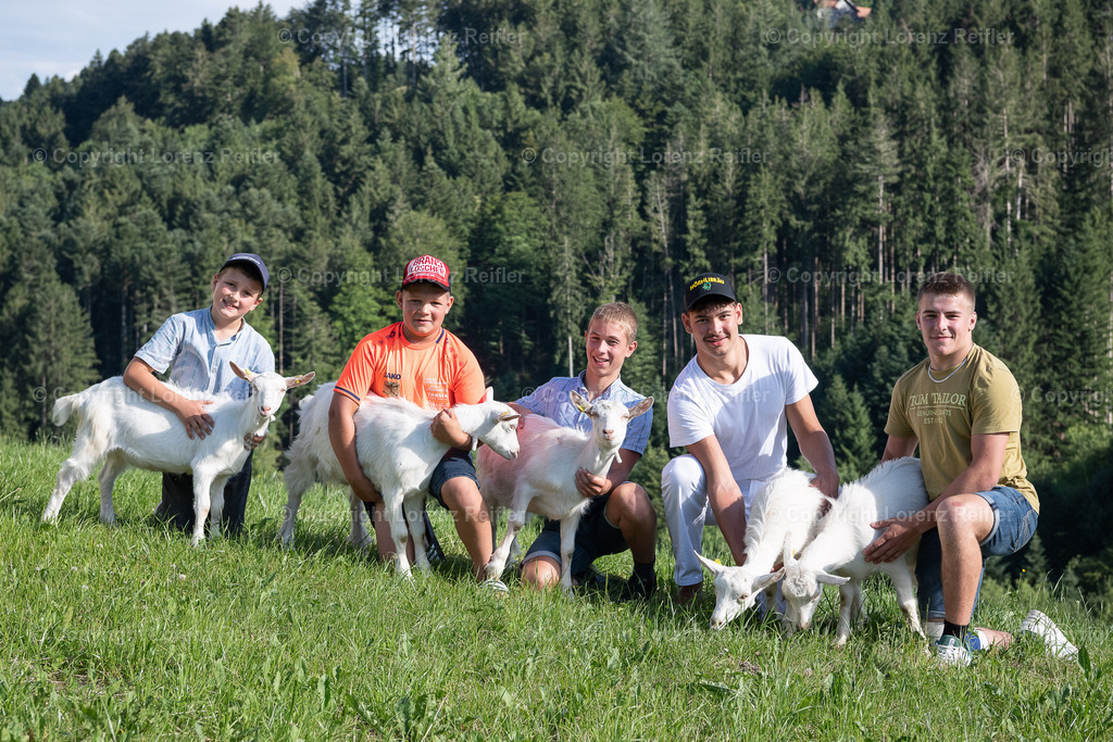 Schwingen -  Appenzeller Kantonal Nachwuchsschwingfest 2023 | Oberegg, 8.7.23, Schwingen - Appenzeller Kantonal Nachwuchsschwingfest. Sieger vlnr Jg 2014-2015 Gamper Rafael (2014 Romanshorn) Jg 2012-2013 Mazenauer Johann (2012 Appenzell) Jg 2010-2011 Schilliger Christof (2010 Niederglatt SG) Jg 2008-2009 Eicher Fabio (2008 Steg im Tösstal) Jg 2006-2007 Jäger Mathias (2006 Schwellbrunn)