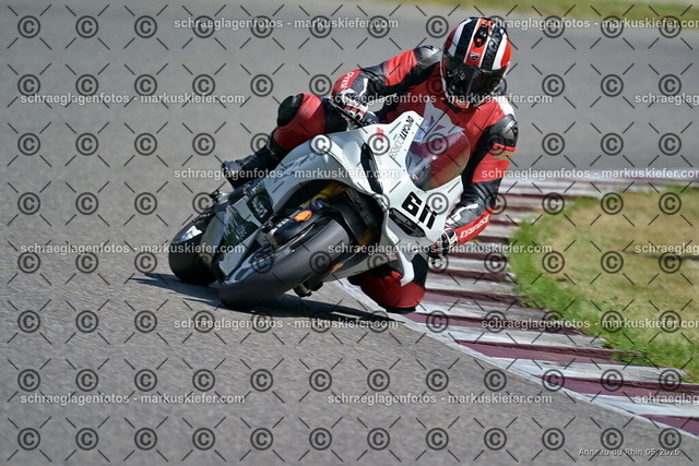 26BT02-1272 | markuskiefer.com - Realisiert mit Pictrs.com