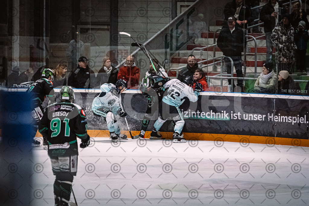 Alligators_vs_Lindau_21_12_2025-115 | Höchstadt Alligators Fotogalerie: Eishockey-Action aus Franken. Professionelle Spielfotos, Portraits & Stadionbilder zum Download. Jetzt entdecken! - Realisiert mit Pictrs.com