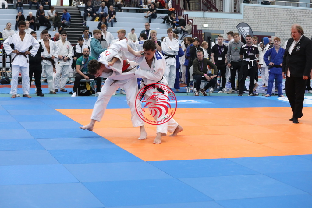 1J7A2848 | Fotos vom Adler Cup - Pictures from Adler Cup

Hier findet Ihr alle Eindrücke und großen Momente der Adler Cup Wochenenden. Here you will find all impressions and great moments of the Adler Cup weekends. - Realisiert mit Pictrs.com