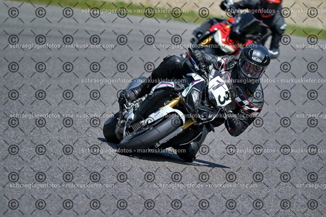 26BT02-1749 | markuskiefer.com - Realisiert mit Pictrs.com