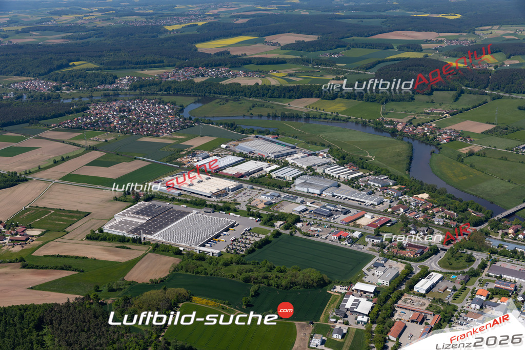 Die Luftaufnahme Gewerbegebiet - Regenstauf wurde 2021 mittels Flugzeug (keine Drohne) erstellt. Hohe Auflösung -für große Poster und Wandbilder geeignet!