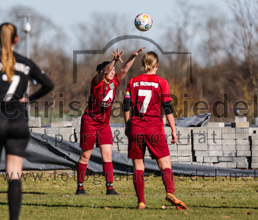 2024-02-25_027_FC_Schwaig_gegen_TSV_Eching | Oberding, Deutschland, 25.02.2024:
Fußball, Bezirksliga 2023 / 2024, Testspiel, FC Schwaig gegen TSV Eching, Endergebnis: 0:5

Franziska Lommer (FC Schwaig, #3), Christina Lommer (FC Schwaig, #7)

Foto: Christian Riedel / fotografie-riedel.net