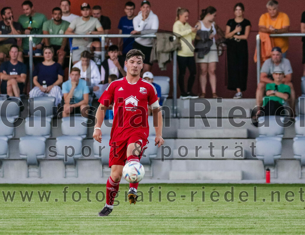 2023-09-07_045_FC_Finsing_gegen_FC_Moosinning_II | Finsing, Deutschland, 07.09.2023:
Fußball, Kreisliga 2023 / 2024, 8. Spieltag, FC Finsing gegen FC Moosinning II, Endergebnis: 3:0

Leonhard Hölzl (FC Finsing, #5)

Foto: Christian Riedel / fotografie-riedel.net
