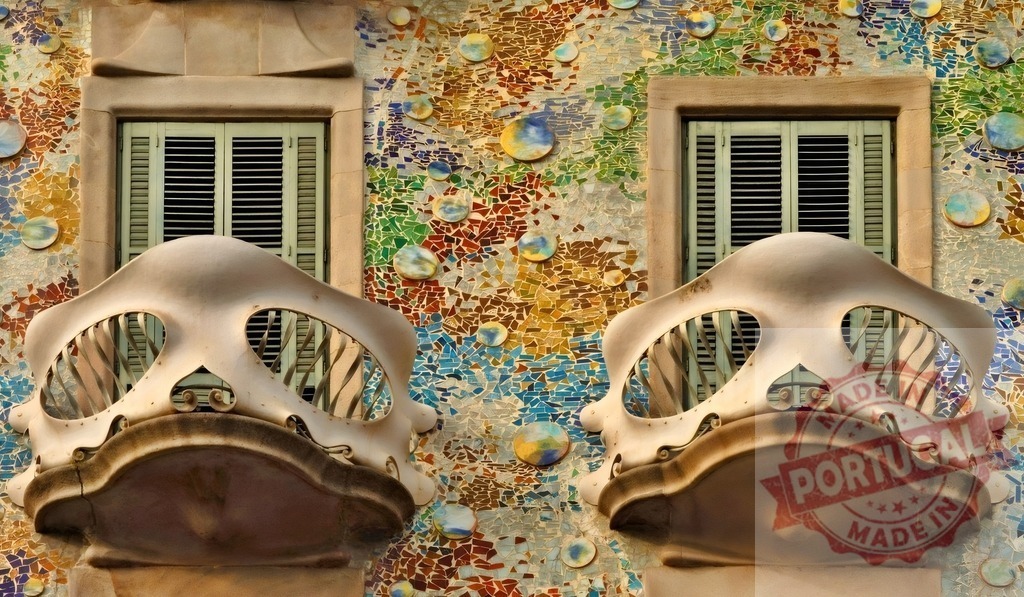 Casa Batlló balconies, Antoni Gaudí modernism architecture in Barcelona. Spain - Barcelona | Casa Batlló's mosaic facade with organic balconies, reflecting Gaudí's unique architectural style - Realisiert mit Pictrs.com