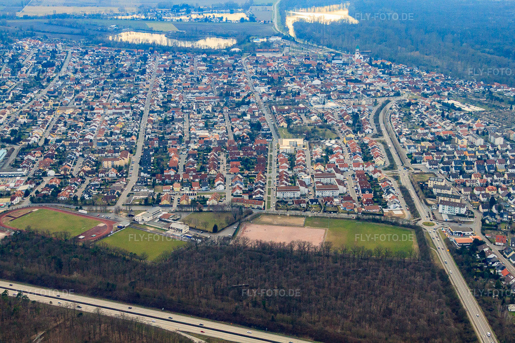Luftbild: Ortsansicht von Nordosten in Ketsch im Bundesland Baden-Württemberg in Deutschland. Foto: IMG_25116.jpg vom 18.03.2010 durch Werner Riehm/FLY-FOTO.de