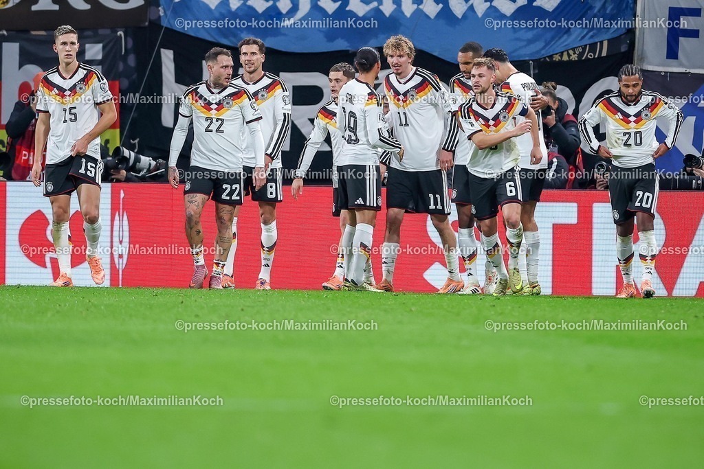 DFB17112501084 | 17.11.2025, Fußball, Länderspiel, WM-Qualifikation Europa, Deutschland - Slowakei, Red Bull Arena (Leipzig), 10. Spieltag, Saison 2025 2026: Torjubel nach dem Tor zum 1:0 durch Torschütze Nick Woltemade (GER #11) zusammen mit   der MannschaftRegulations prohibit any use of photographs as image sequences and or quasi-video.