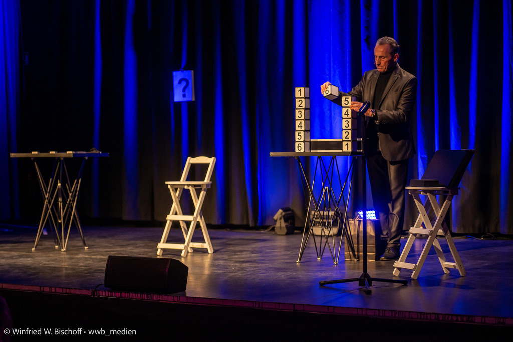 wwb-2412-0108 | <Fotografie> <Video> <Film> <Winfried Bischoff> - Realisiert mit Pictrs.com