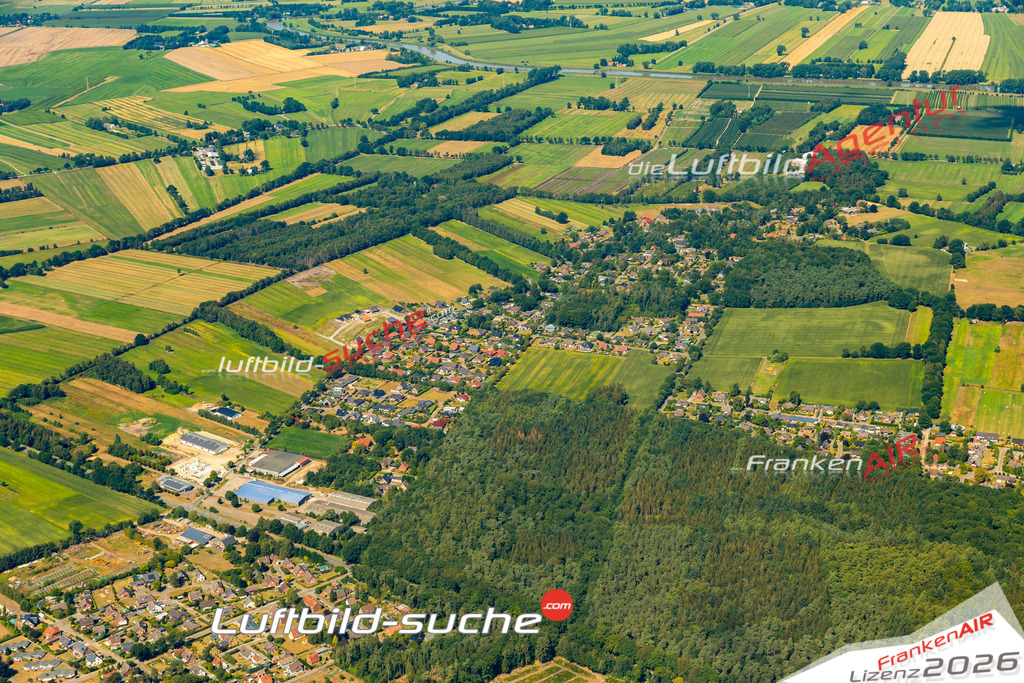Aktuelles Luftbild von Am Löhberg Hechthausen - Die Luftaufnahme wurde 2022 mittels UL-Flugzeug erstellt ( keine Drohne ) - hochauflösende Kamera-Systeme von  Canon -Beste Qualität - Für grossformatige Ausdrucke geeignet. Die Geschenkidee !