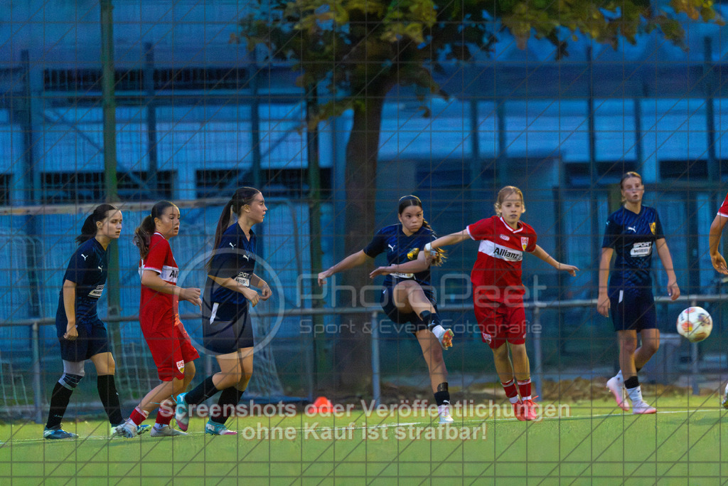 20261007_185612_0022_(c)_by_PhotoPeet | #,ASV Spartania Eislingen (blau) vs. VFB Stuttgart (rot), Fußball, Verbandspokal der B-Juniorinnen,  Saison 2026/2027, Kunstrasenplatz, Öschhalle, 73054 Eislingen, 07.10.2026 - 18:30 Uhr,Foto: PhotoPeet / Sport- &amp; Eventfotografie / Peter Harich