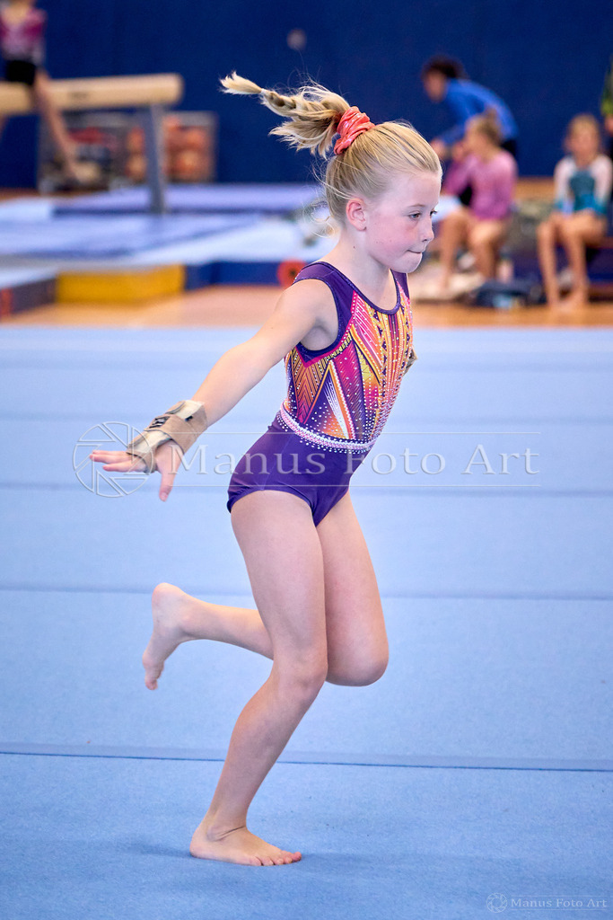 2024-10-06-3-C-DSC01693 | Professionelle Sportfotografie in Hamburg, Schleswig-Holstein und Niedersachsen – spezialisiert auf Rhönrad, Geräteturnen, Leistungsturnen und rhythmische Sportgymnastik. Bundesweite Begleitung von Rhönrad-Events. Jetzt Sport-Fotos - Realisiert mit Pictrs.com