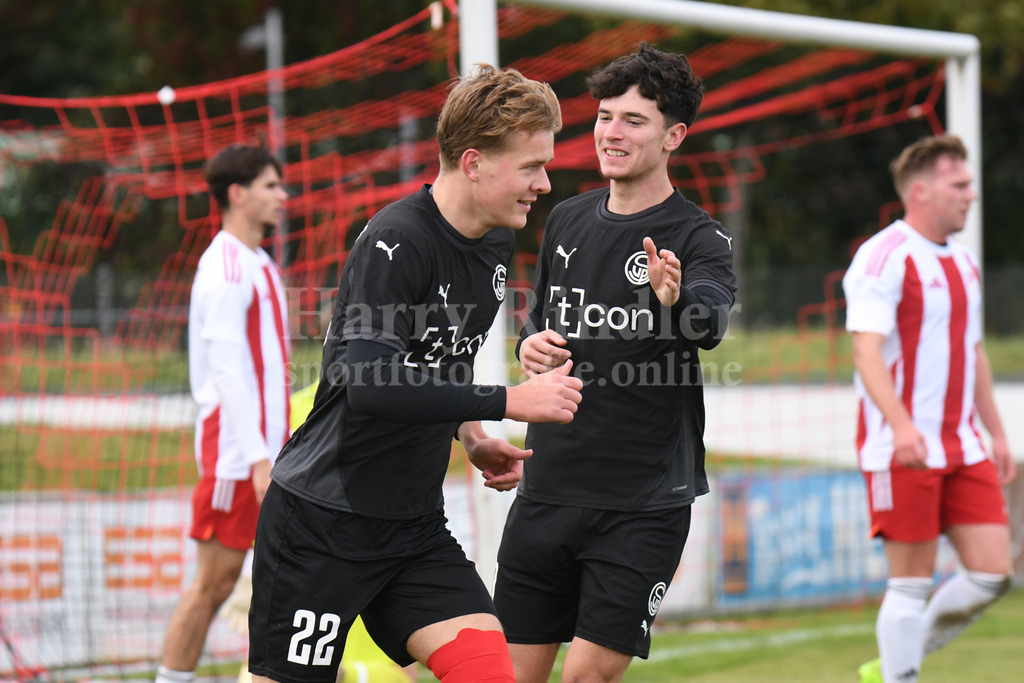 SpVgg Plattling : FC Walkertshofen |  Sebastian Niedermayer (SpVgg Plattling) und Maximilian Brandl (SpVgg Plattling) feiern das 1:0 - Realisiert mit Pictrs.com